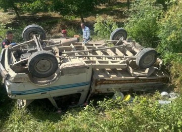 Kontrolden çıkan kamyonet devrildi: 1 ölü, 3 yaralı