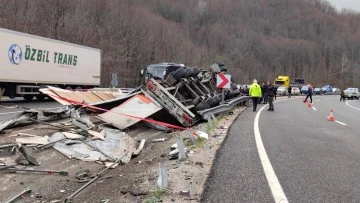 Kontrolden çıkan tır refüje daldı: 1 ölü