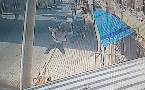 Konya'da bebek balkondan düştü, o anlar kamerada