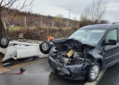 Konya’da otomobil ile hafif ticari araç çarpıştı: 3 yaralı