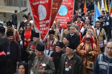 Kortej'de Kuvayi Milliyeciler ile birlikte yürüdü