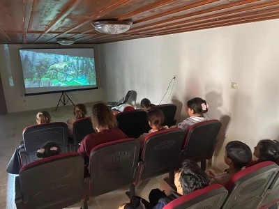 Köydeki öğrencilere sinema etkinliği