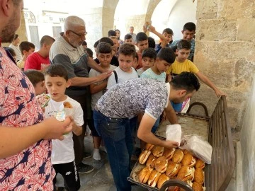 Kur’an kurslarında eğitim gören öğrencilere ikramlar devam ediyor