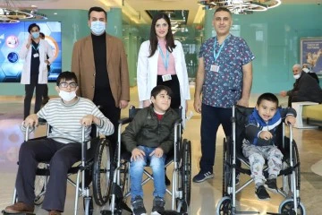 LİV HOSPİTAL'DEN 10 ENGELLİYE TEKERLEKLİ SANDALYE