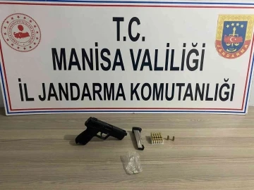 Manisa’da durdurulan otomobilde, tabanca ve uyuşturucu bulundu
