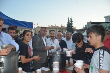 MHP Kilis İl Başkanlığı'ndan vatandaşlara aşure ikramı