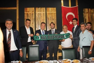 Mustafa Sarıgül'e Kilis Belediyespor Atkısı