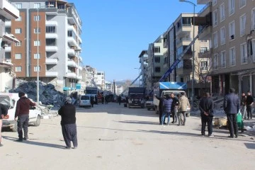 Nurdağı'ndaki depremzedeler yarım kalan hayalleriyle ilçeyi terk ediyor