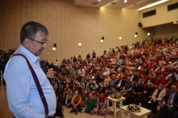 ÖĞRENCİLER HAYATİ İNANÇ'IN KONFERANSINA AKIN ETTİ