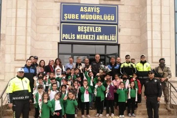 Öğretmen ve öğrencilerden polislere ziyaret