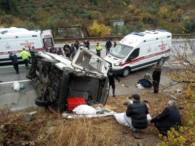 Osmaniye’de yolcu minibüsü devrildi: 6 kişi yaralandı