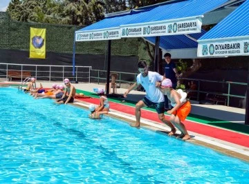 Otistik çocuklara yönelik yüzme eğitimi 