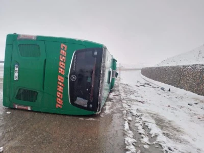 Otobüs devrildi: 2 ölü, 16 yaralı