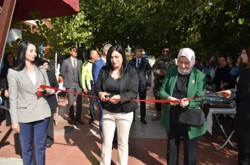 Polis Eşlerinin düzenlediği Kermese yoğun ilgi