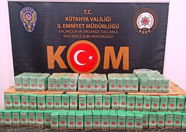 Polisin durdurduğu araçtan 212,5 kilo kaçak çay çıktı
