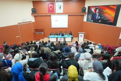  &quot;Çağdaş Türk Dünyası Edebiyatları Öğrenci Paneli &quot; Gerçekleştirildi