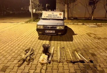 Roma dönemine ait mezarı asitle eritmeye çalışan definecileri jandarma yakaladı