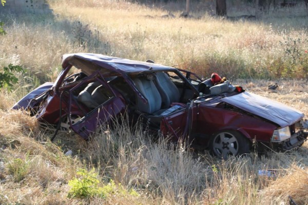 ŞARAMPOLE YUVARLANAN OTOMOBİL HURDAYA DÖNDÜ: 6 YARALI