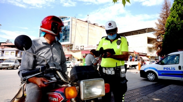 Sarıgöl Emniyeti’nden kask uygulaması
