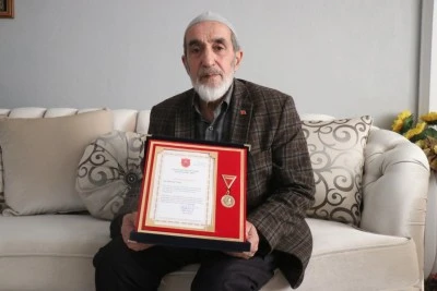 Şehit oğlunun maaşını ve sattığı arsanın gelirini TSKGV’ye bağışladı