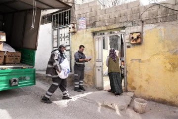 Şehitkamil'de on binlerce aileye gıda yardımı desteği