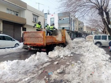 ŞEHİTKAMİL'DE YOĞUN KAR MESAİSİ DEVAM EDİYOR