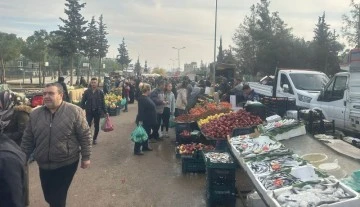 Semt pazarında yeni yıl yoğunluğu