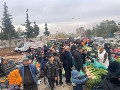  Semt Pazarlarına Yoğun İlgi: Uygun Fiyatlar Vatandaşı Çekiyor [ÖZEL HABER]