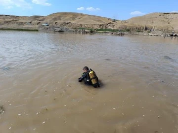 Serinlemek için nehre giren çocuk boğularak hayatını kaybetti