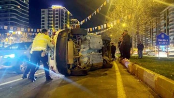 Seyir halinde el freni çekilen otomobil takla attı