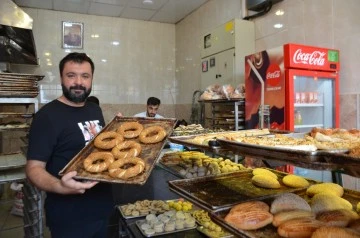 Simit'in vazgeçilmez Lezzeti Sezer Pastanesinde