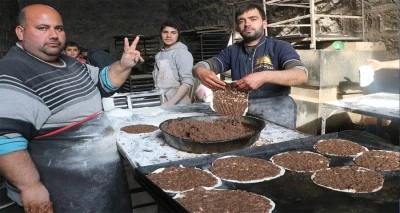 SMO'dan PKK/YPG'den temizlenen Tel Rıfat'ta zafer yemeği