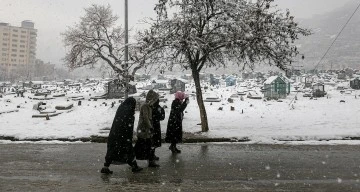 Soğuk hava nedeniyle 60 kişi hayatını kaybetti