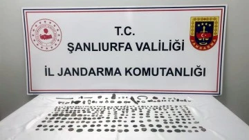 Tarihi eserleri satmaya çalışırken yakalandı