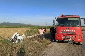 Tarlaya uçan tırın şoförü yaralandı