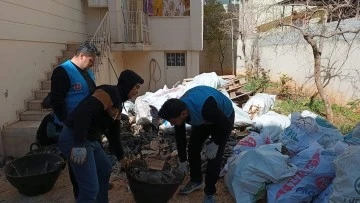 TDY'den çadırda yaşayan vatandaşlara odun ve sıcak yemek ikramı