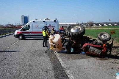 Tekeri kopan traktör devrildi: 1 yaralı