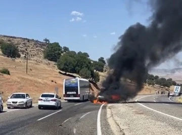 Tıra çarpan otomobil alev aldı: 1 yaralı