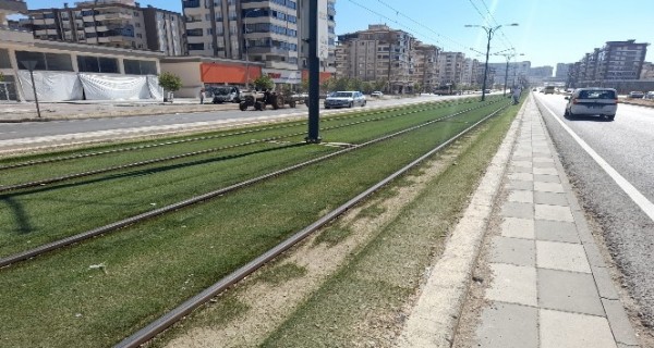 TRAMVAY GENÇ KIZA ÇARPTI; 1 YARALI