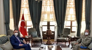 TUĞGENERAL ORUÇOĞLU VALİ SOYTÜRK İLE BİR ARAYA GELDİ