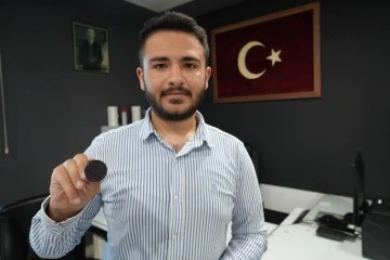 Türkiye'nin en genç muhtarı mührü babasından alarak göreve başladı