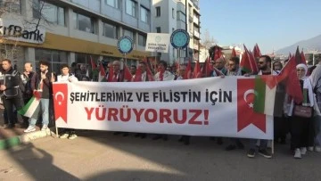 Üniversite öğrencileri şehitler ve Filistin için yürüdü