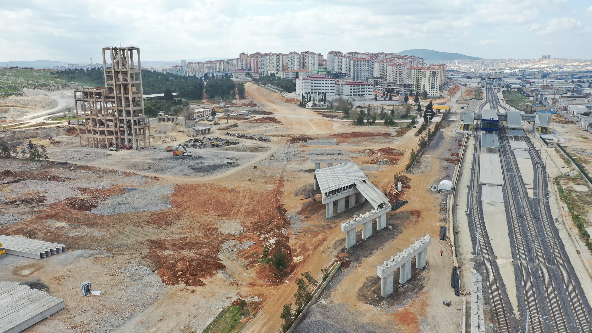 ÜRETİM MERKEZLERİ İLE ŞEHİR MERKEZİ ARASINA YENİ YOL!  ŞAHİN: “MEDENİYET ŞEHRİ GAZİANTEP’E YENİ YOLLAR ÇOK YAKIŞACAK”