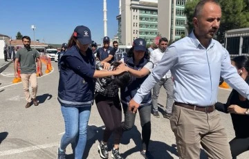 Vahşi cinayetin zanlıları adliyeye çıkarıldı