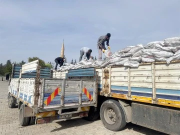 Vaktinde gelen kömür ihtiyaç sahibi ailelere dağıtılmaya başlandı