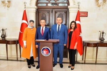 Vali Çeber ve eşinden Kilis Valisi Şahin ve eşine ziyaret