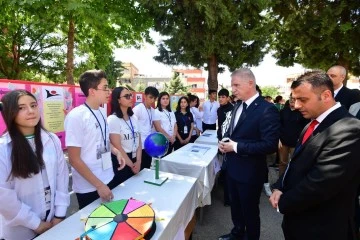 Vali Davut Gül Ülgan Konukoğlu Mesleki ve Teknik Anadolu Lisesi Bilim Fuarı’nı gezdi