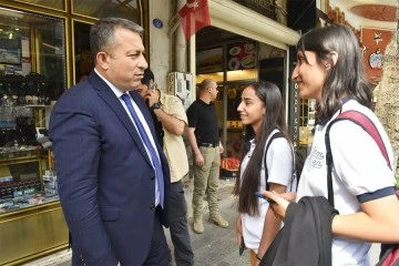 Vali Şahin, Cumhuriyet Caddesi'ndeki esnaf ve vatandaşları ziyaret etti