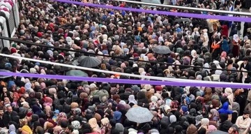 Vatandaşlar adeta birbirini ezdi