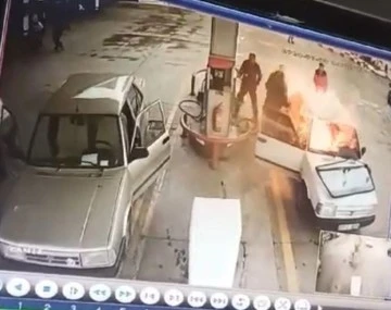 Yakıt alan otomobil istasyonda bomba gibi patladı!